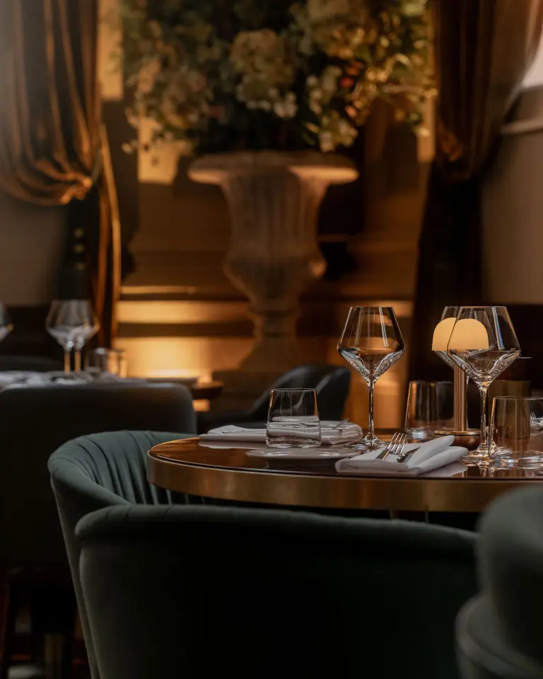 5 Dining Rear Windows10
