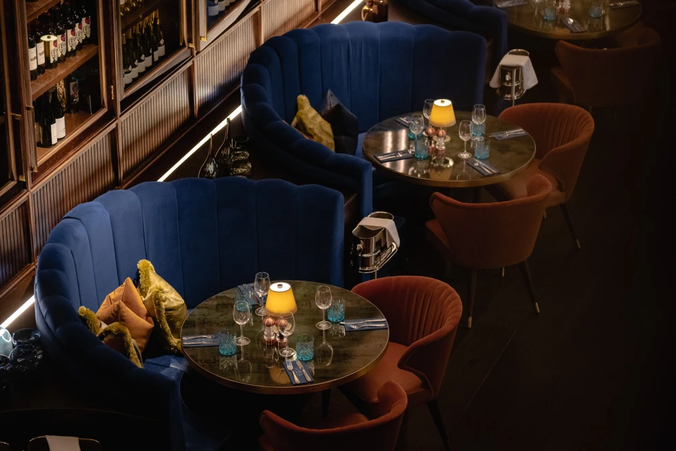 Book table image